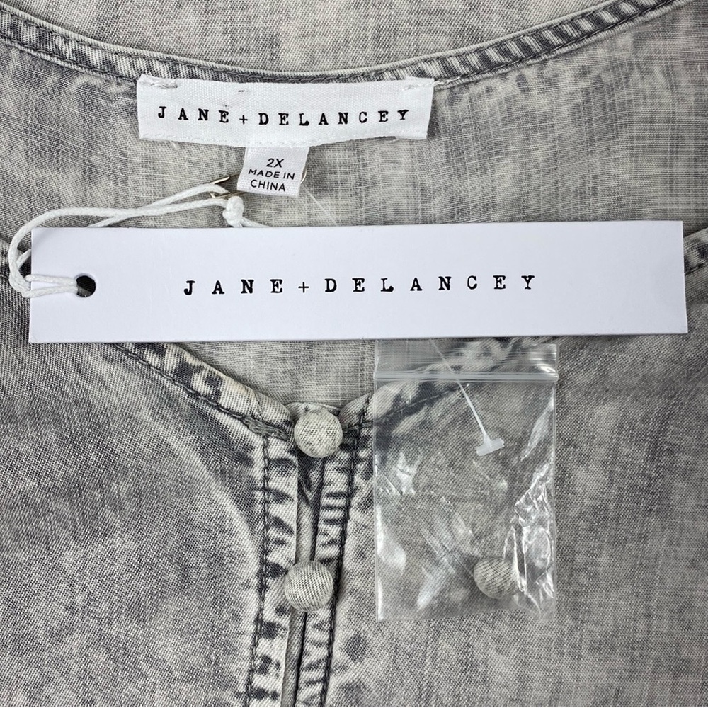 Jane + Delancey Gray Acid Wash Chambray Casual Boho Short Ruffle Sleeve Blouse - Picture 12 of 15